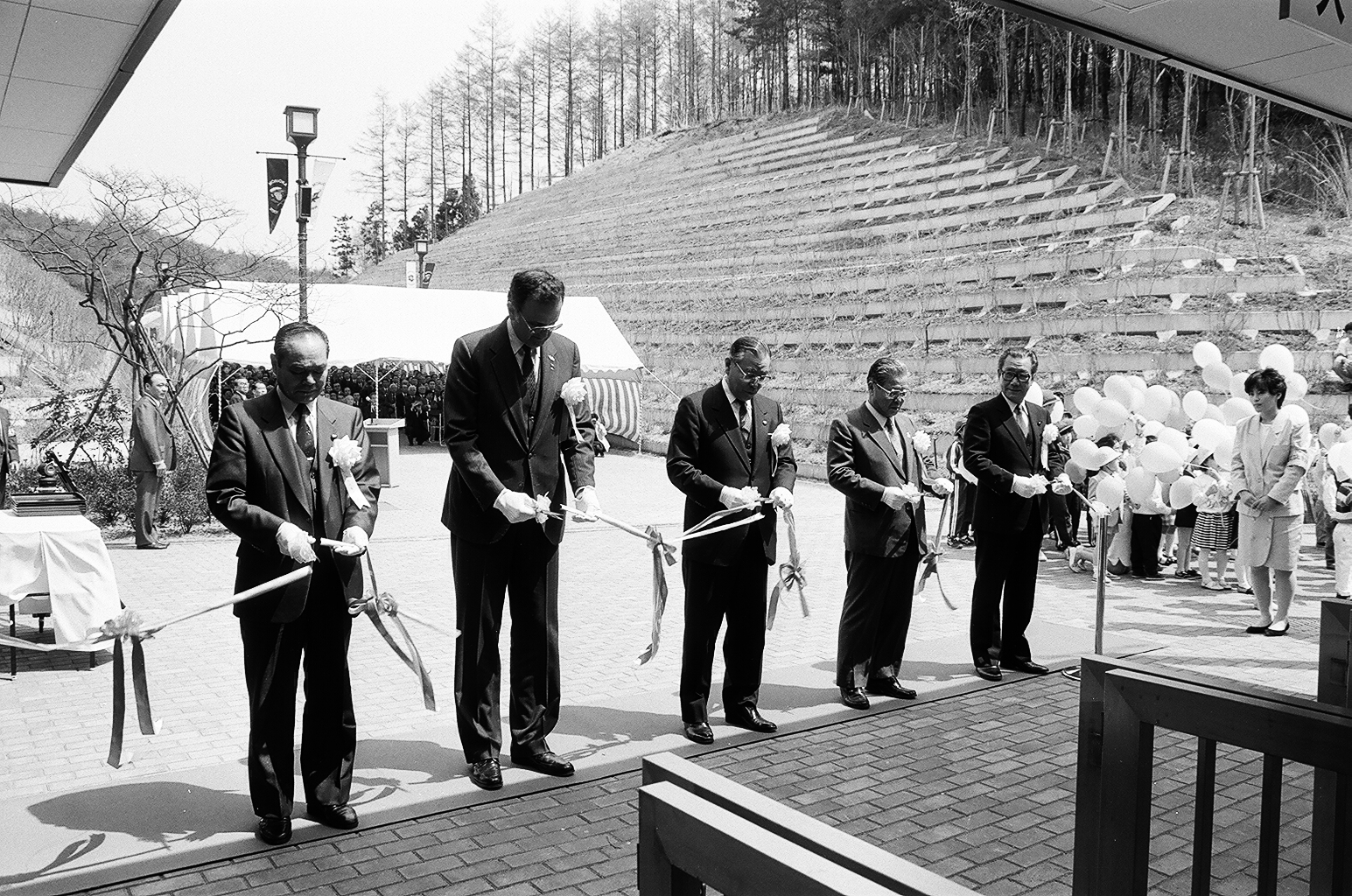 開園式でのテープカット(平成元年4月22日)